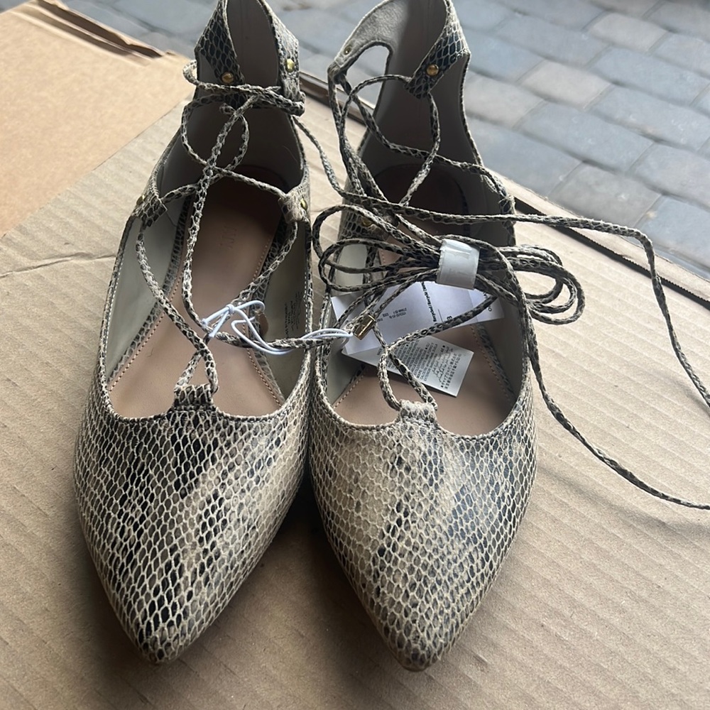 NWT Old Navy tie ankle flats